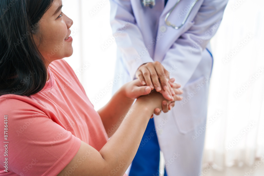 Asian female doctor nurse encouragement to a pregnant woman on a sofa, using ultrasound and stethoscope, addressing medical conditions like edema, varicose veins, and pregnancy-induced hypertension. Asian female doctor nurse encouragement to a pregnant woman on a sofa, using ultrasound and stethoscope, addressing medical conditions like edema, varicose veins, and pregnancy-induced hypertension.