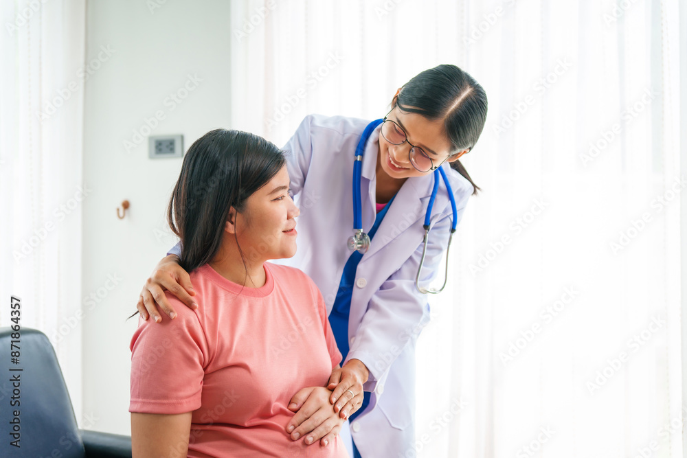Asian female doctor nurse encouragement to a pregnant woman on a sofa, using ultrasound and stethoscope, addressing medical conditions like edema, varicose veins, and pregnancy-induced hypertension. Asian female doctor nurse encouragement to a pregnant woman on a sofa, using ultrasound and stethoscope, addressing medical conditions like edema, varicose veins, and pregnancy-induced hypertension.