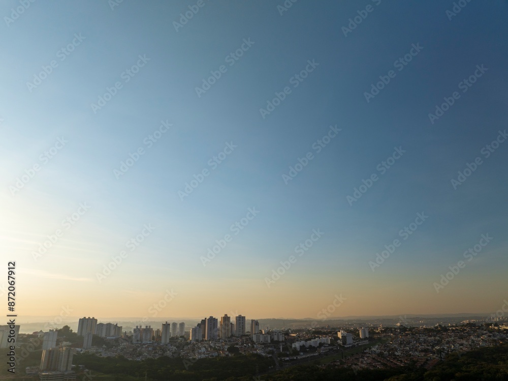 Fototapeta premium Foto aérea da cidade de Campinas, uma das maiores cidades do estado de São Paulo