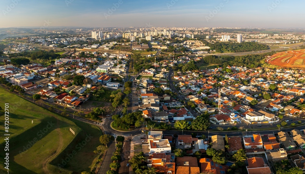 Fototapeta premium Foto aérea da cidade de Campinas, uma das maiores cidades do estado de São Paulo