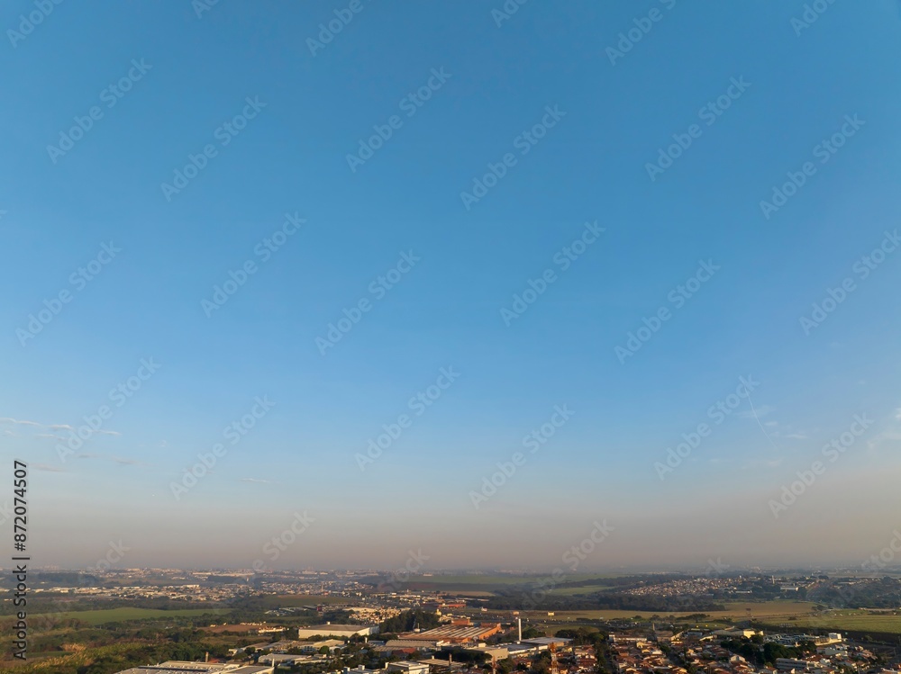 Obraz premium Foto aérea da cidade de Campinas, uma das maiores cidades do estado de São Paulo