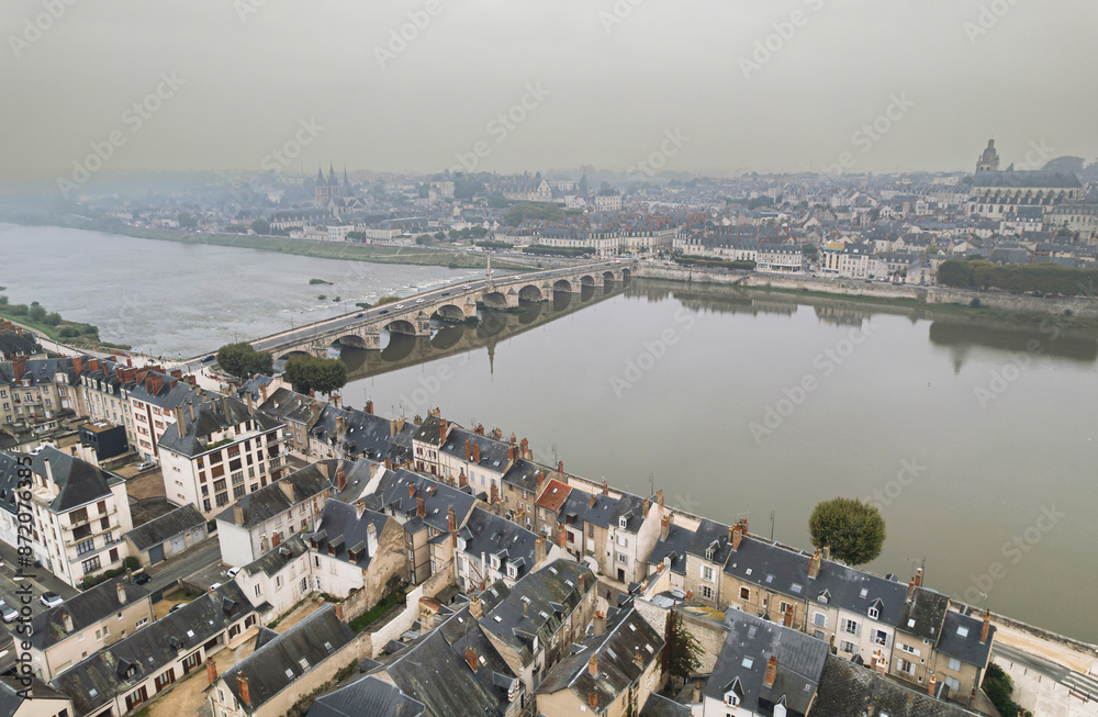 Fototapeta premium A misty morning over the loire valley