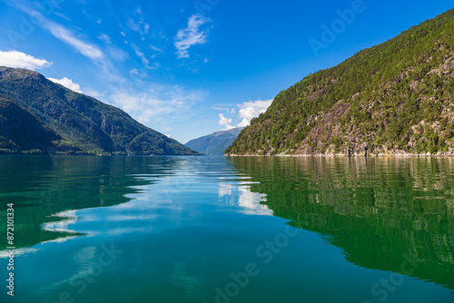 Blick auf den Åkrafjord in Norwegen