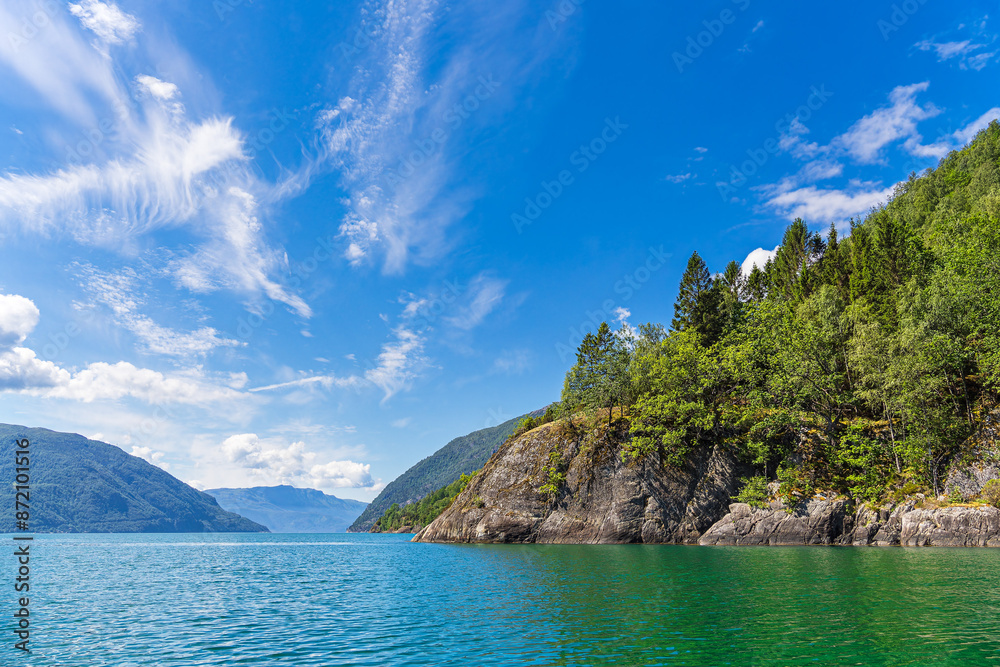 Fototapeta premium Blick auf den Åkrafjord in Norwegen