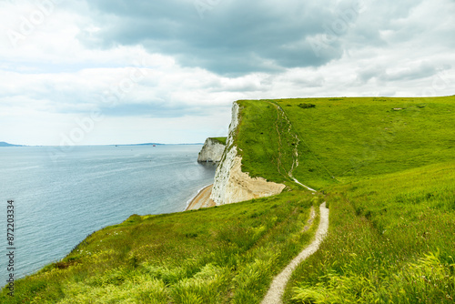 Unterwegs auf dem South West Coast Path ziwschen Lulworth Cove und Durdle Door bei Lulworth - Vereinigtes Königreich photo