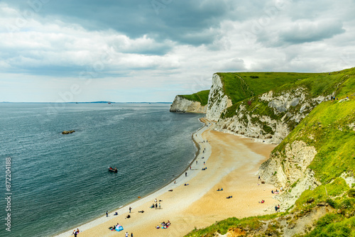 Unterwegs auf dem South West Coast Path ziwschen Lulworth Cove und Durdle Door bei Lulworth - Vereinigtes Königreich photo