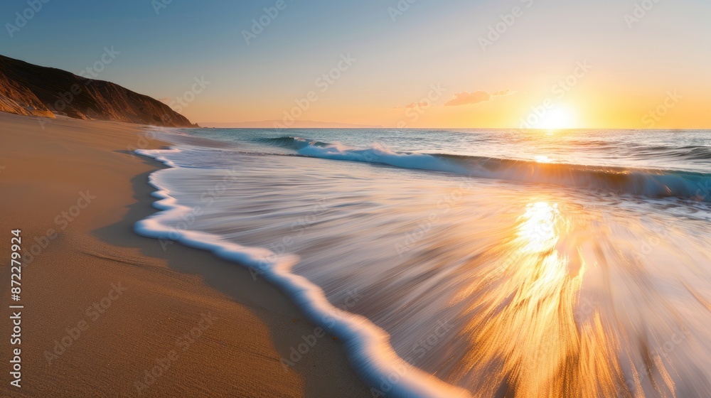 Obraz premium Serene Sunset Beach Scene with Vibrant Colors and Dynamic Waves