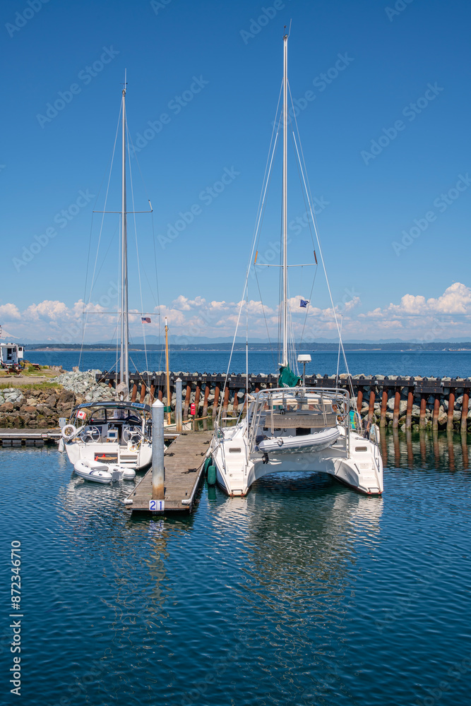 Obraz premium Port Townsend Washington state marina and boats moored.