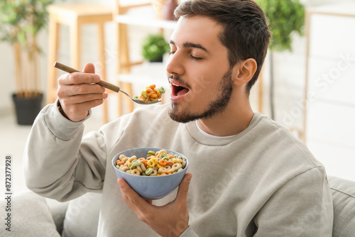 Handsome young man eating t...