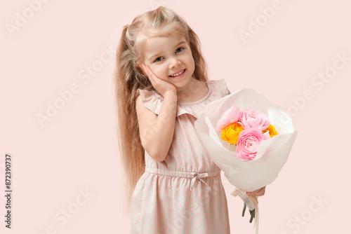 Smiling little girl with lo...