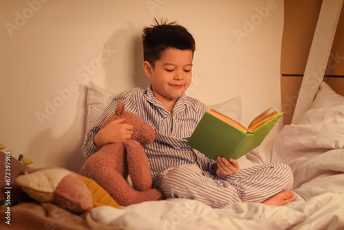 Cute little Asian boy in pa...