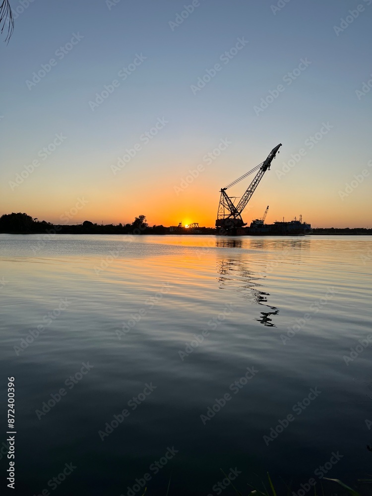 Obraz premium Atardecer naranja en el puerto Tuxpan 