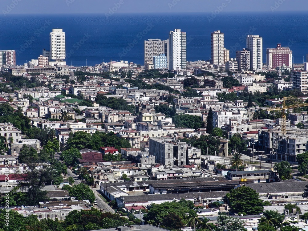 Obraz premium Panoramic view of the beautiful and colorful capital of Cuba, Havana, one of the most popular tourist destinations in the world.