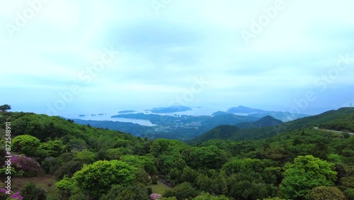 三重県 朝熊山の頂から見える鳥羽湾の島並み風景のパンショット  伊勢志摩の海   4K   2024年5月 photo