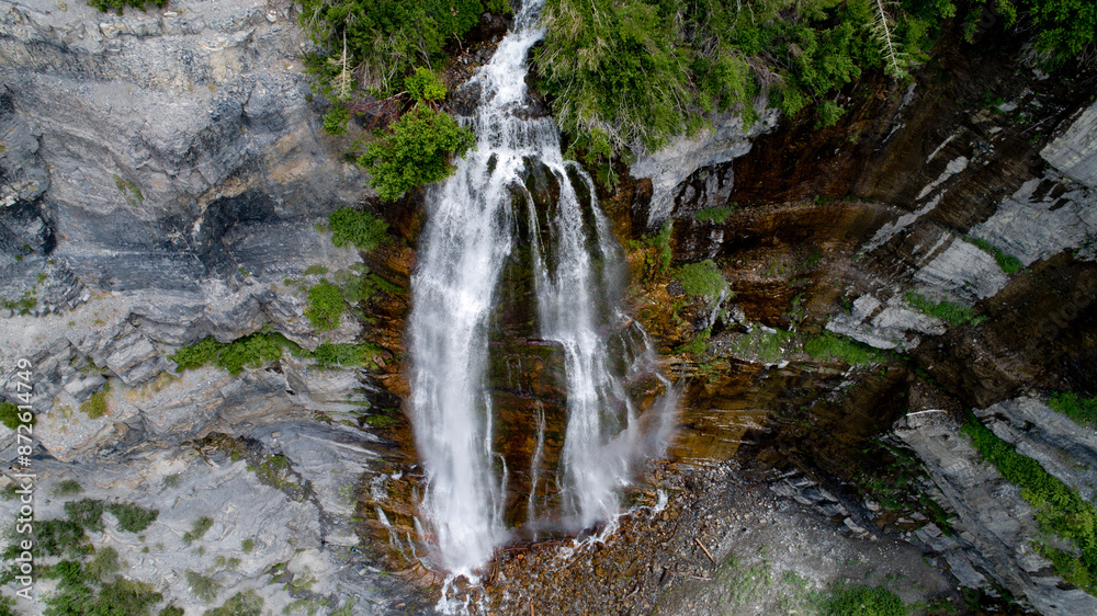 Fototapeta premium Utah waterfall, Bridal Veil Falls, mountain waterfall