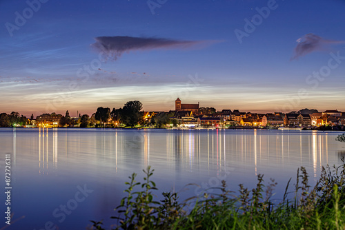 Leuchtende Nachtwolken über der Stadt Waren (Müritz) mit der Georgenkirche
 photo