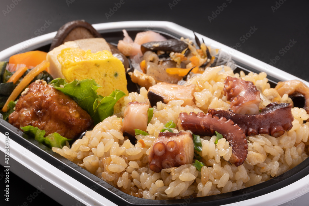 タコとごぼうの炊き込みご飯弁当