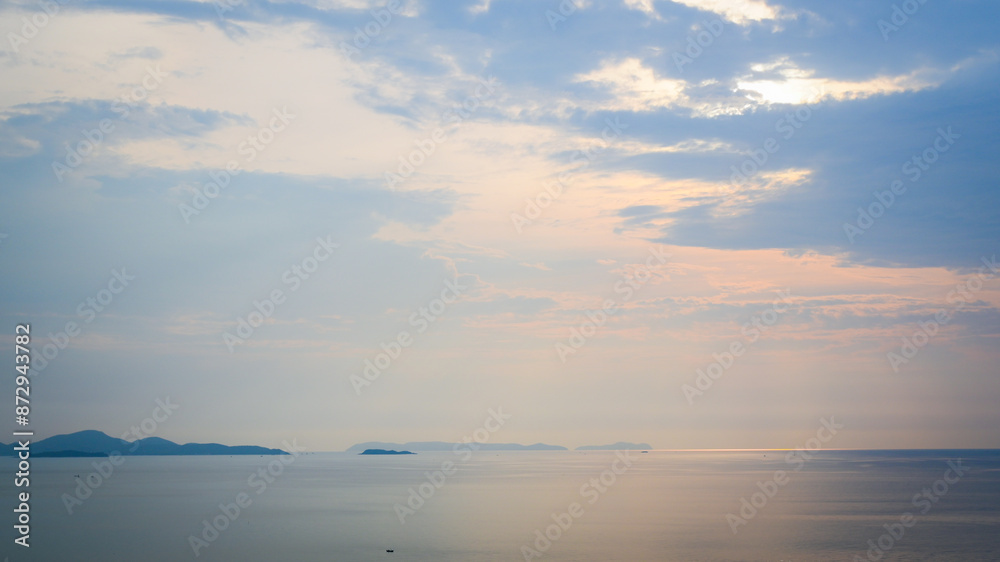 Obraz premium beautiful view of sea and sky in the morning, natural background