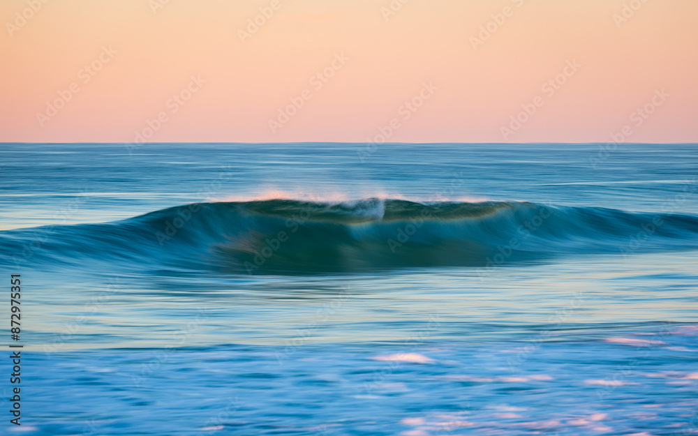 Fototapeta premium Clean and smooth wave in motion at the beach.
