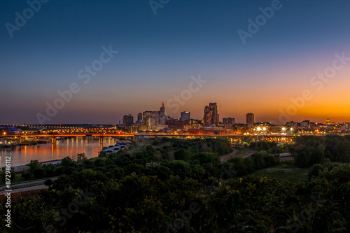 Φωτογραφία Saint Paul Minnesota Skyline at Sunset taken from Indian Mounds Regional Park Ov