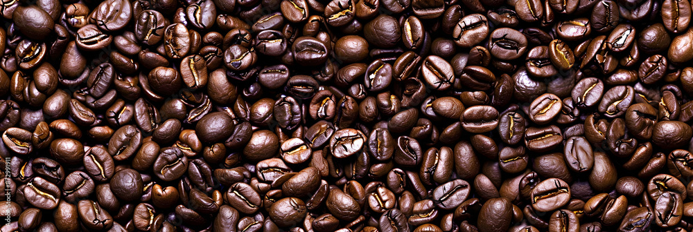 Fototapeta premium Coffee beans lie in an even layer
