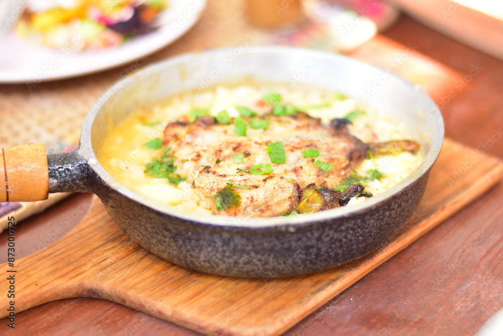 A culinária da França compreende uma grande variedade de pratos e de grande prestígio no mundo, principalmente no ocidente. A grande variedade de queijos, vinhos, carnes e doces é presente A culinária da França compreende uma grande variedade de pratos e de grande prestígio no mundo, principalmente no ocidente. A grande variedade de queijos, vinhos, carnes e doces é presente