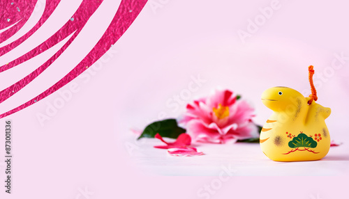 干支 巳の置き物と美しい椿の花と盃（ピンクバック）（波模様の切り絵風デザイン）
