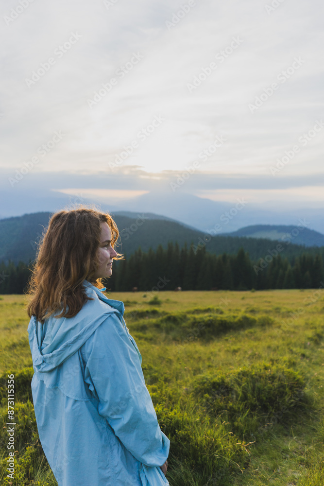 woman on a hill overlooking a mountain range, against the background of mountains, tourism, hiking, time together, family, relationships, nature of the Carpathian, vacation, outdoor activities woman on a hill overlooking a mountain range, against the background of mountains, tourism, hiking, time together, family, relationships, nature of the Carpathian, vacation, outdoor activities