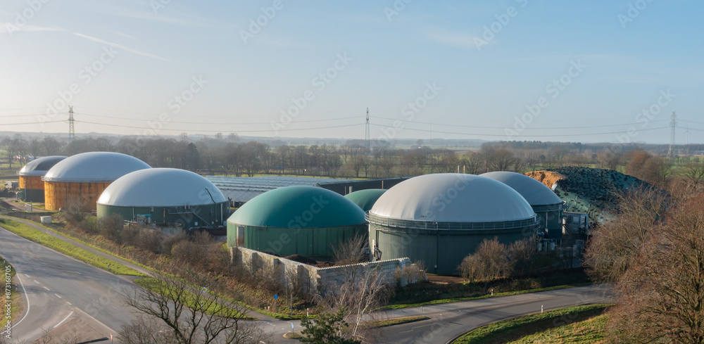 Biogasanlage aus der Luft Perspektive mit einer Drohne aufgenommen