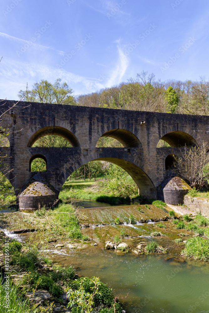 die berühmte Doppelbrücke im Taubertal bei Rothenburg ob der Tauber die berühmte Doppelbrücke im Taubertal bei Rothenburg ob der Tauber