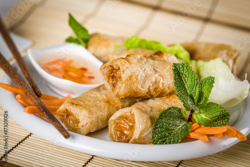 Plateau de nem , spécialité chinoise et vietnamien
