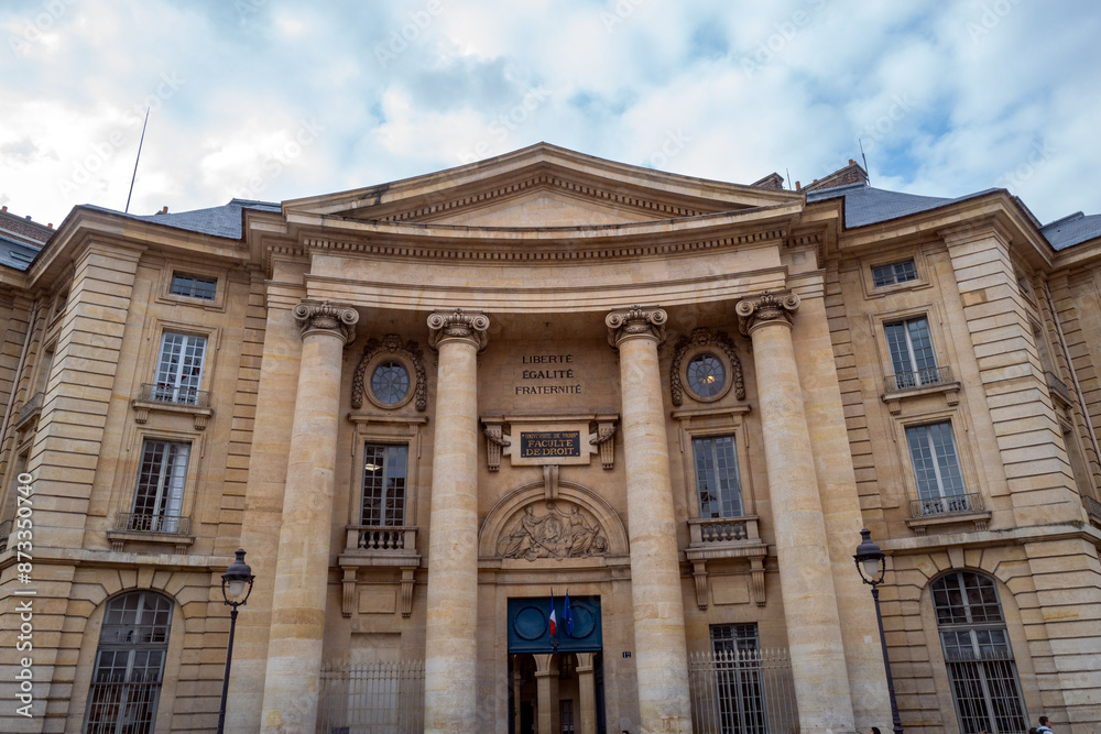 Obraz premium un bâtiment universitaire place du panthéon dans le centre de la ville de Paris en France