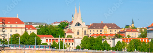 Foto The Emmaus Monastery, Czech: Emauzy, in Prague, Czechia, is known for its twin towers and beautiful surroundings, making it a picturesque landmark in the city