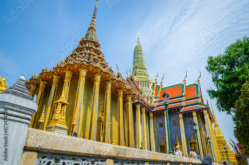 Obraz na płótnie Beautiful Golden Temple of the Emerald Buddha Wat Phra Kaew in Bangkok, Thailand w salonie