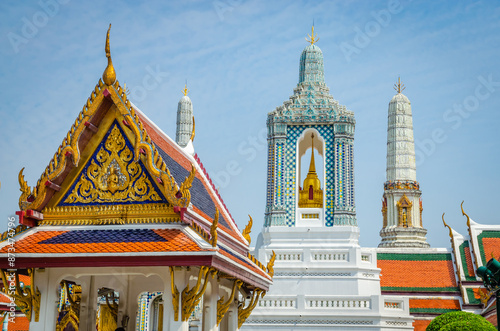 Obraz na płótnie Beautiful Golden Temple of the Emerald Buddha Wat Phra Kaew in Bangkok, Thailand w salonie