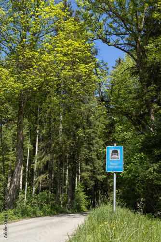 Verkehrszeichen kennzeichnet Wasserschutzgebiet