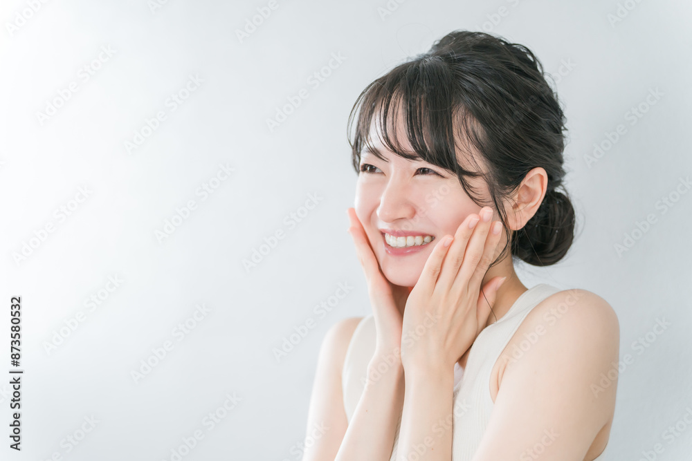 美容・エステ・スキンケア・コスメ・アンチエイジングのイメジのアジア人女性
