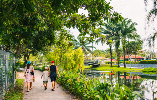 Photography People walking in the Taman Tasik Titiwangsa natural public park in the Kuala Lu