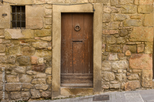 Obraz na płótnie Old door in the medieval catalan town of Solsona in Catalonia, spain w salonie