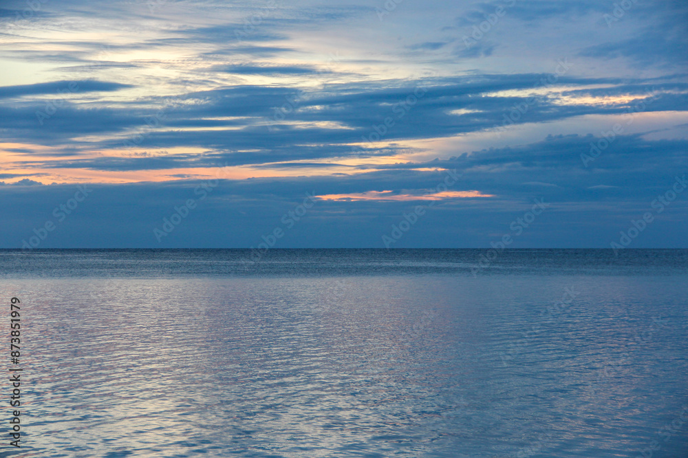 Obraz premium sunset over the sea
