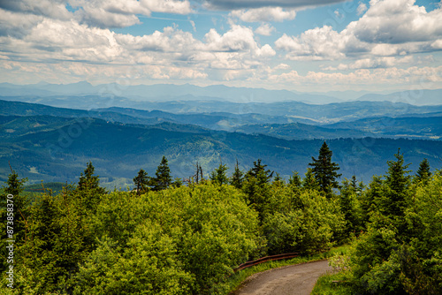 Obraz na płótnie Góry, Beskid Morawsko-Śląski w Czechach, panorama ze szczytu Łysej Góry latem. w salonie