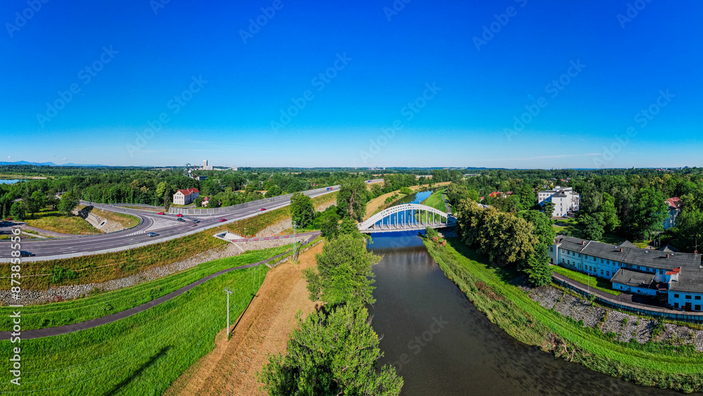 Czechy. Rzeka Olza w okolicach Karwiny. Panorama z lotu ptaka latem.