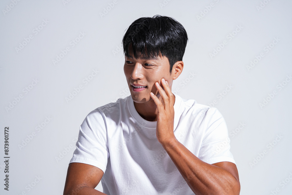 健康的なアジア男性の美容イメージ