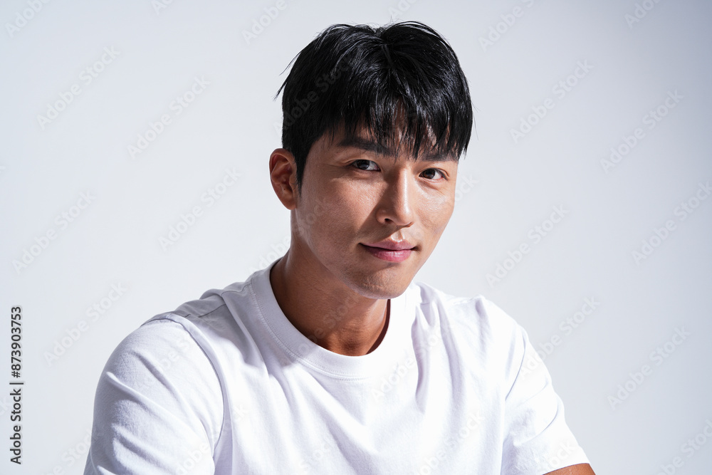 健康的なアジア男性の美容イメージ