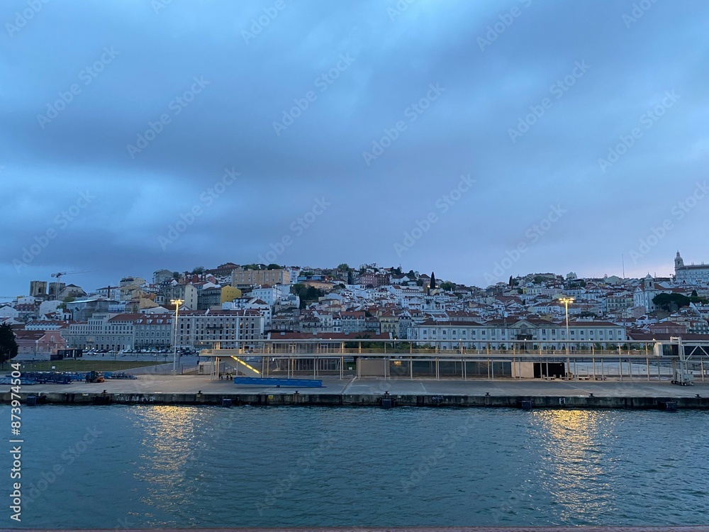 Obraz premium Dawn over Lisbon