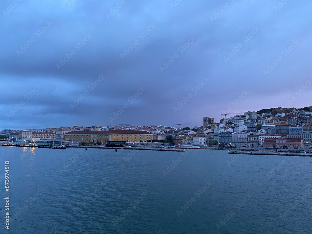 Fototapeta premium Sunrise over Lisbon