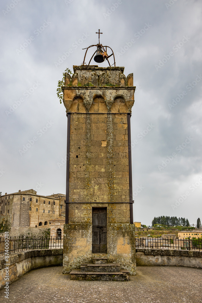 Fototapeta premium A glimpse of the ancient medieval village of Sorano, on a melancholy and rainy spring day. In the province of Grosseto, Tuscany, Italy. The old houses built in stone and tuff bricks.