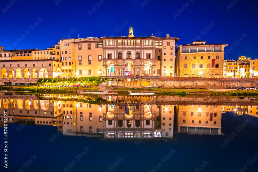 Fototapeta premium Uffizi gallery and Arno river waterfront evening reflections in Florence