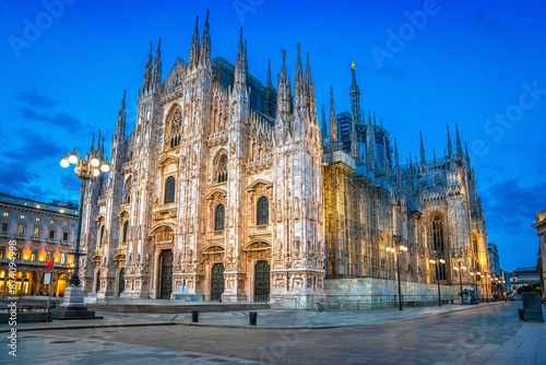 Obraz na płótnie Milan Cathedral and Piazza del Duomo square landmarks evening view w salonie