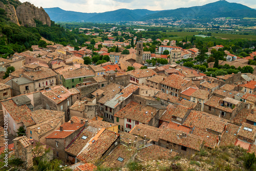 Les Mées, village Français, ville française, photographie de voyage, tourisme, touristique, vue de la ville des Mées photo